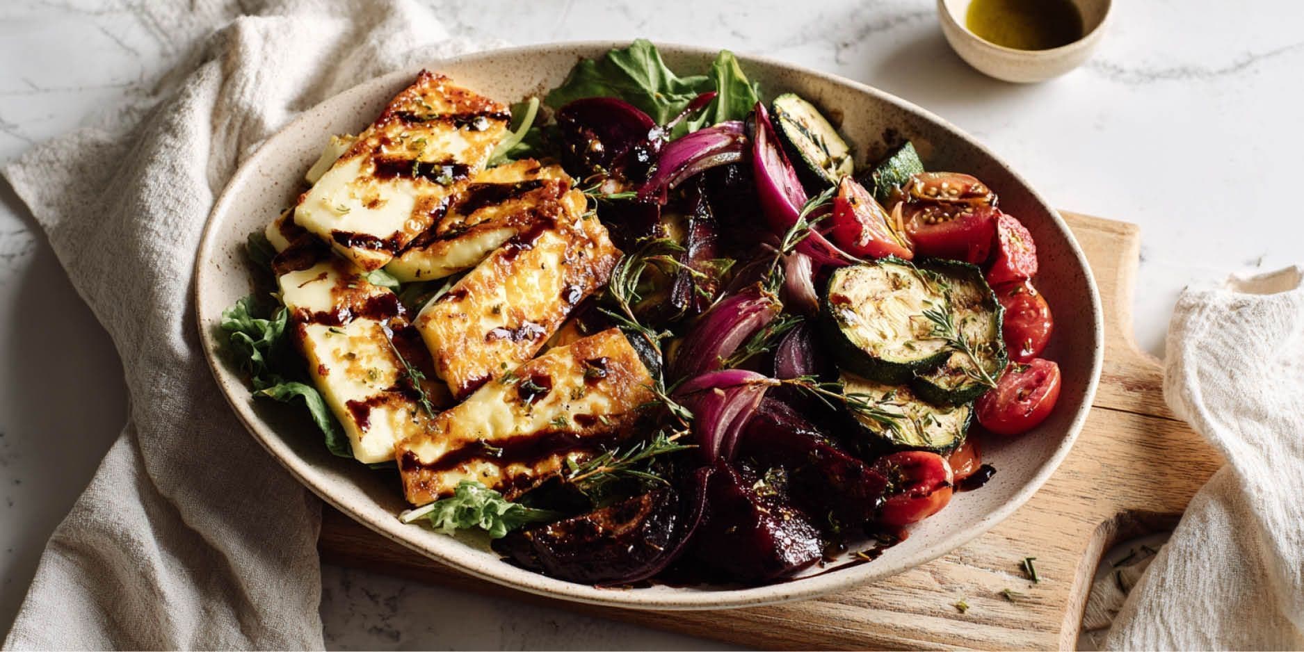 Salade de légumes grillés et halloumi