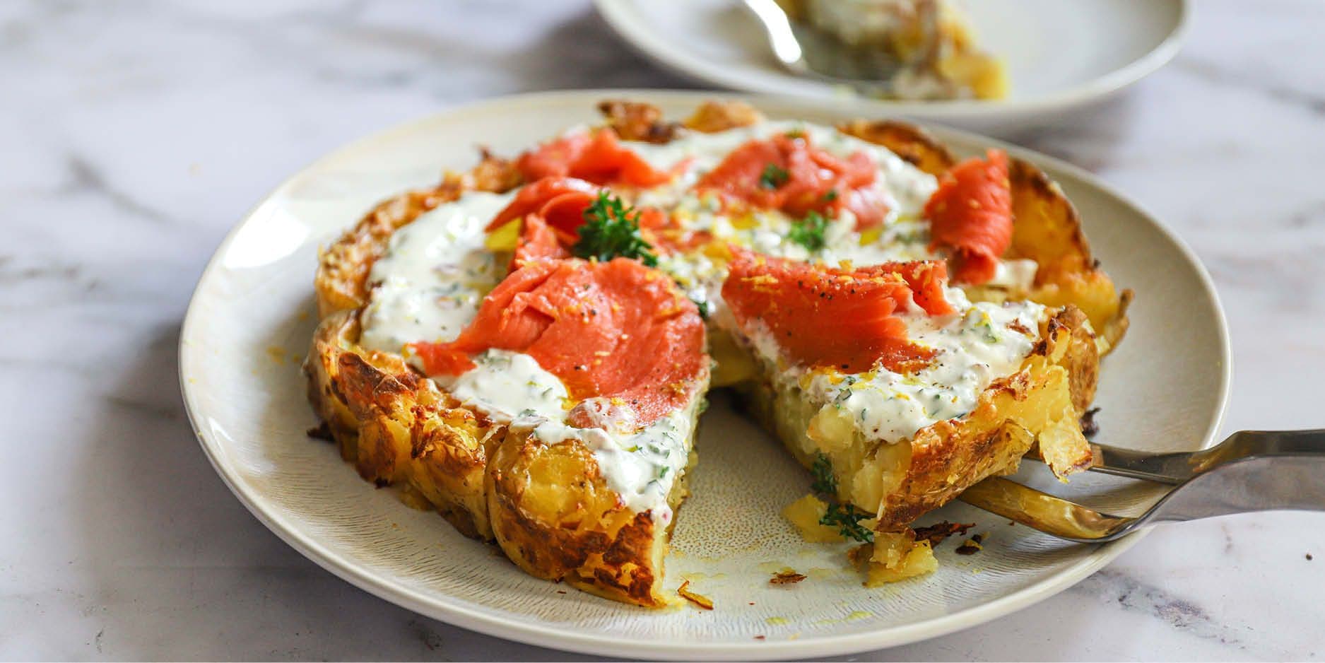 Smashed potatoes con salmone affumicato