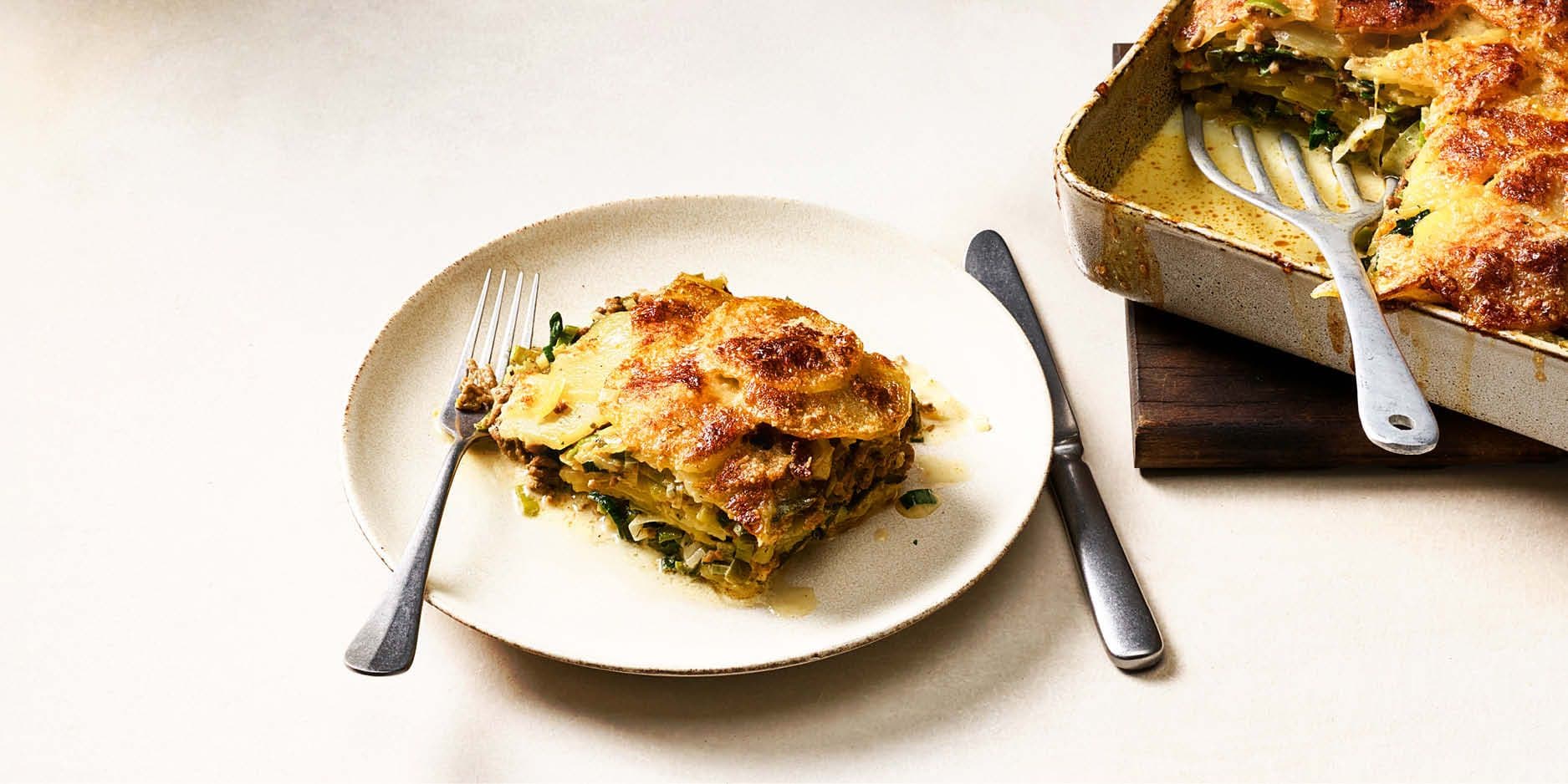 Gratin de pommes de terre au poireau et à la viande hachée