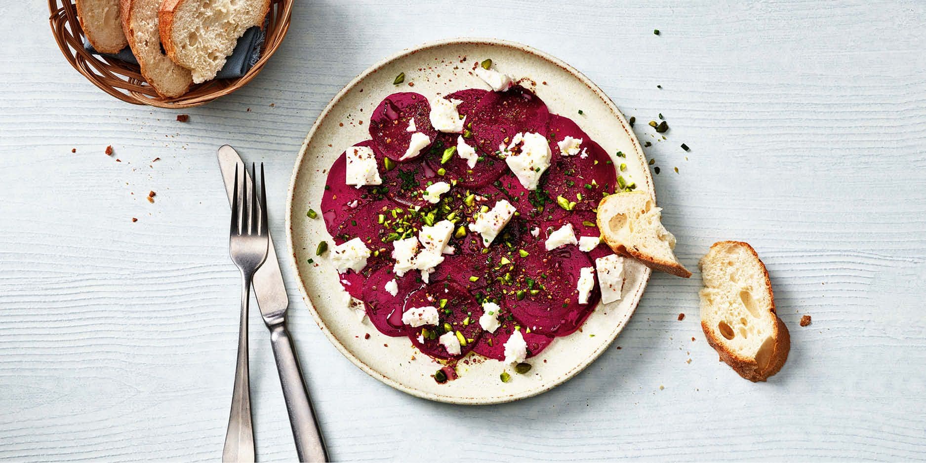 Randencarpaccio mit Feta und Pistazien