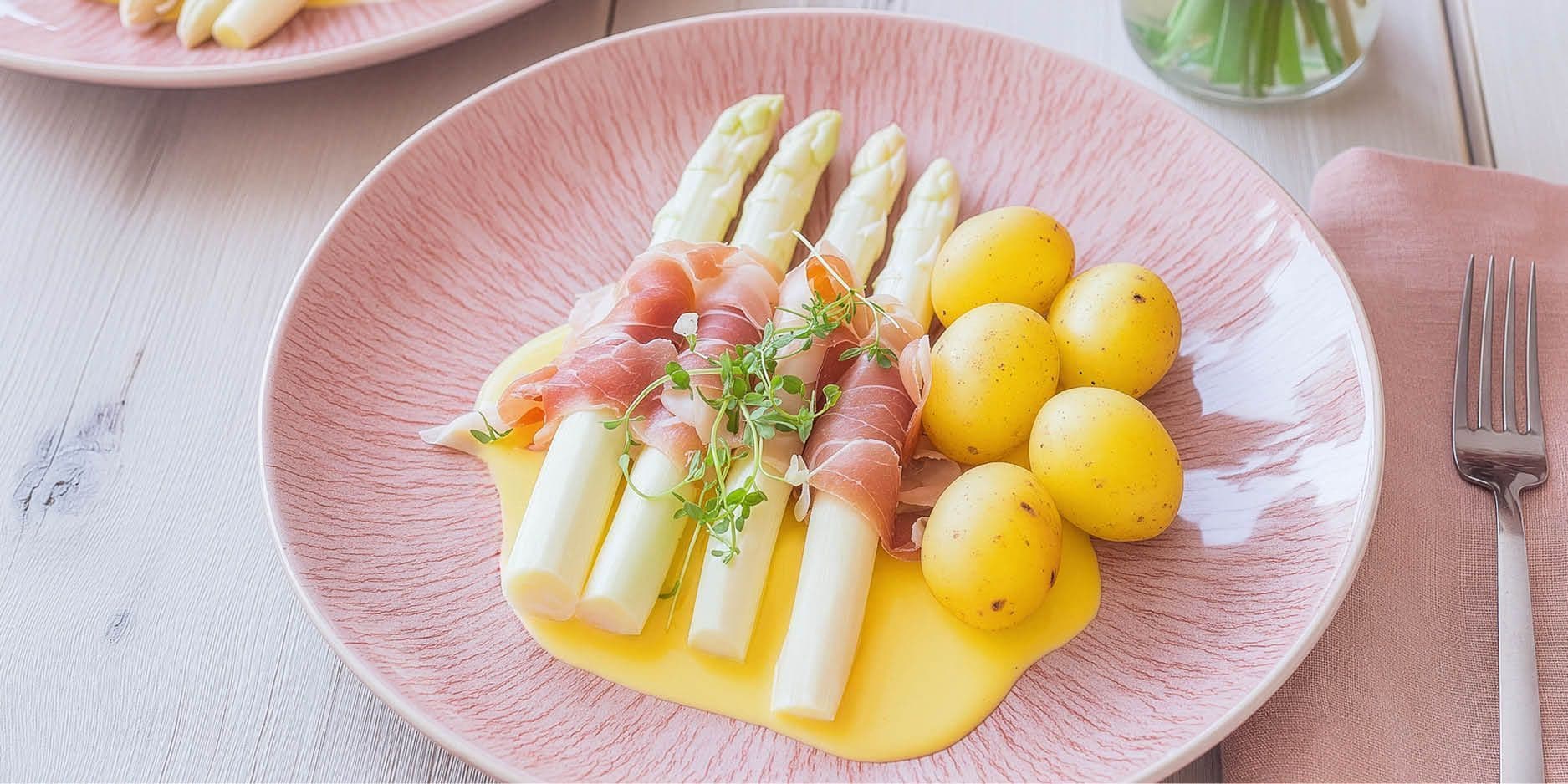 Spargeln mit Sauce Hollandaise und Salzkartoffeln