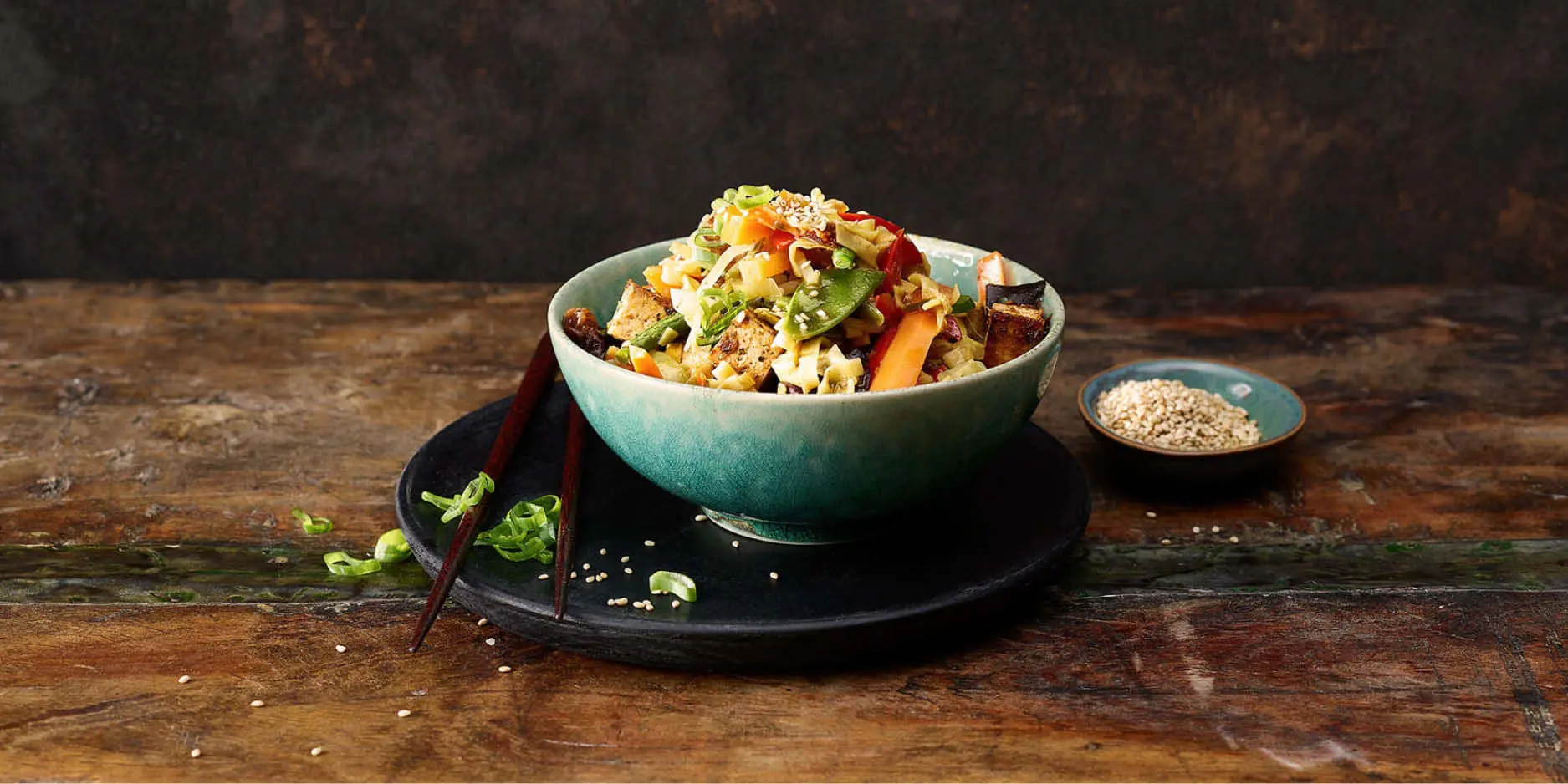 Asiatische Nudelpfanne mit Tofu