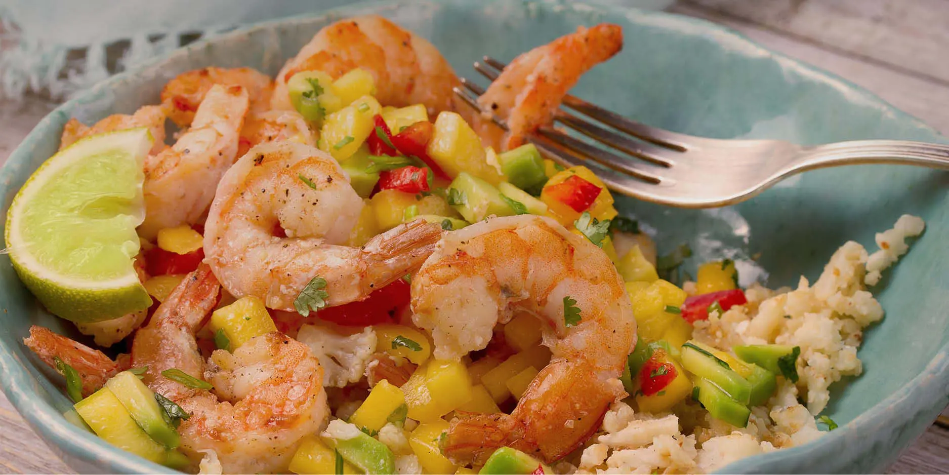 Avocado-Mango-Reissalat mit Crevetten