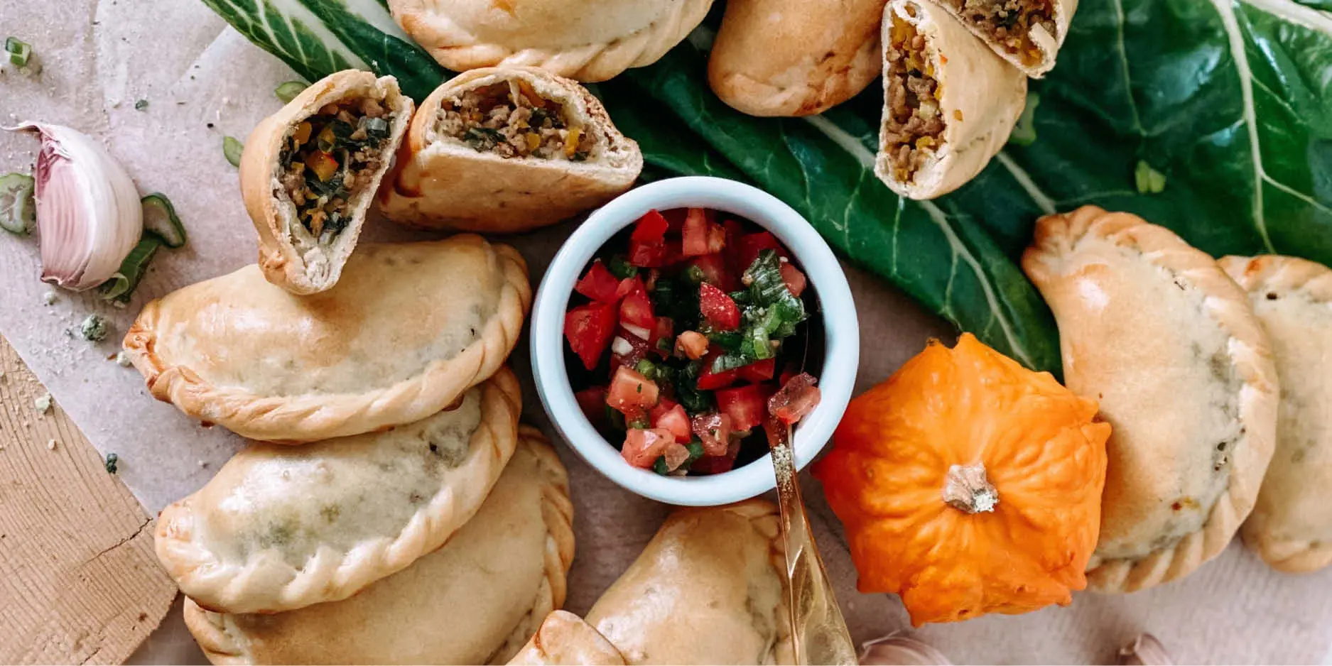 Empanadas mit Kürbis-Mangold-Hackfleischfüllung