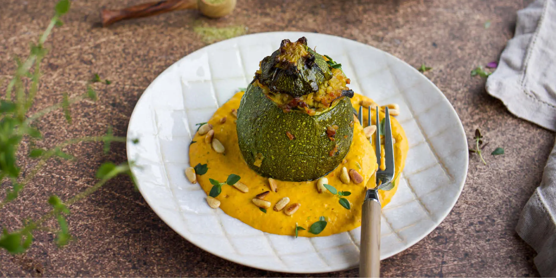 Gefüllte Zucchini mit Bulgur & Kürbismousse