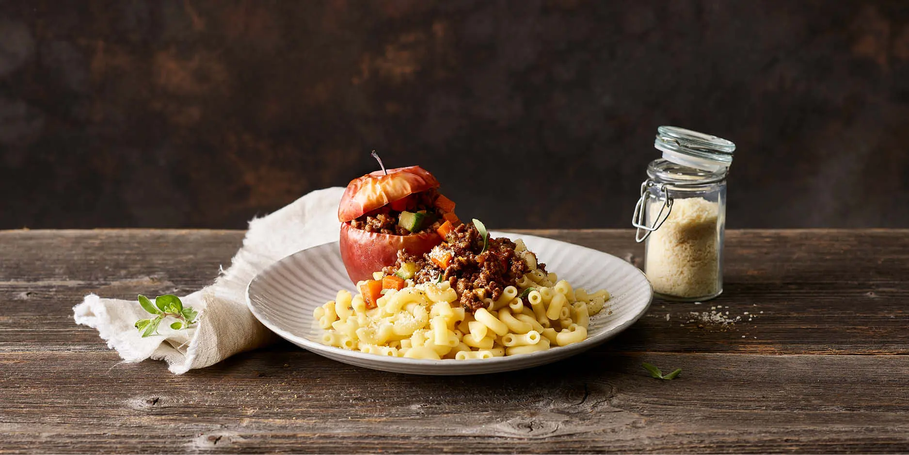 Cornettes à la viande hachée et aux pommes au four