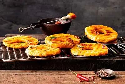 Ananas grillé au chili des alpes et au miel