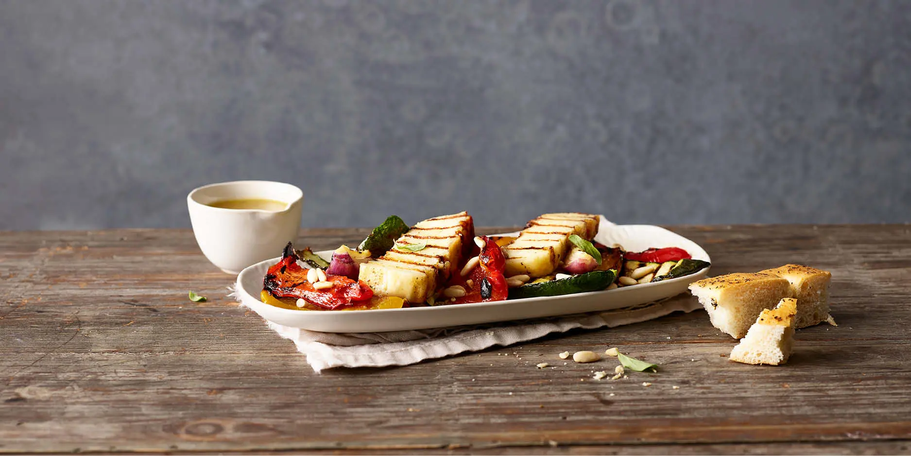 Salade de légumes grillés et halloumi