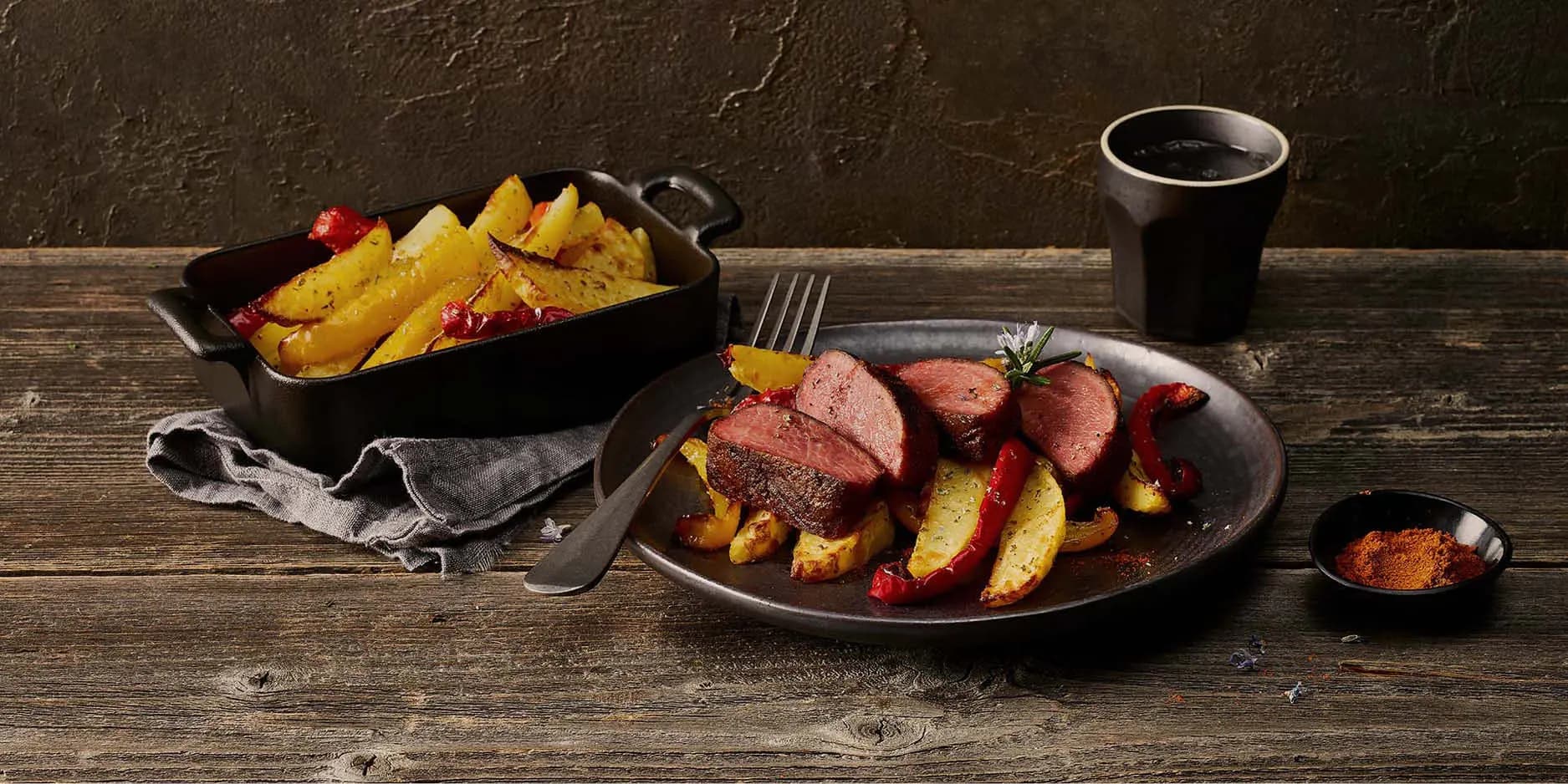 Filet d'agneau grillé avec légumes au four