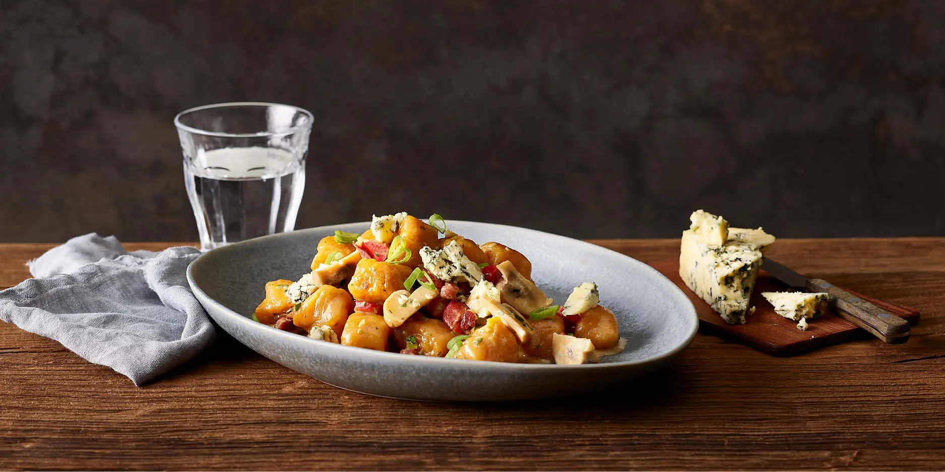 Gnocchi di zucca con salsa di funghi e pancetta