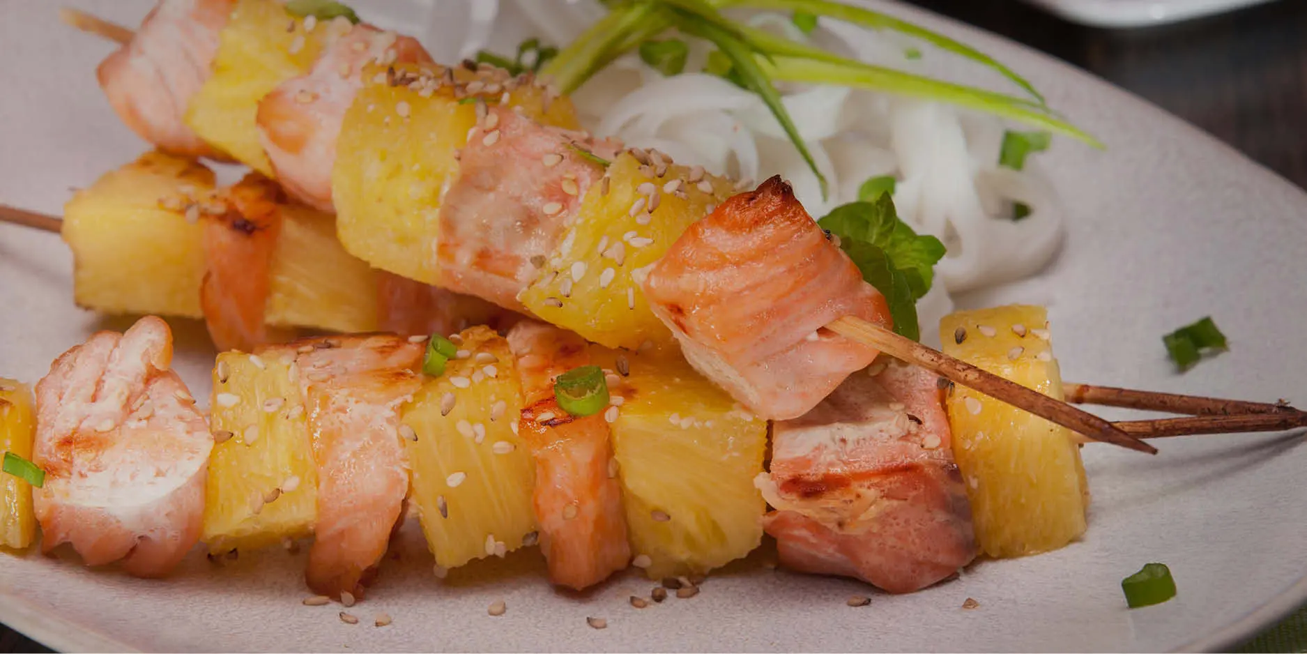 Brochettes de saumon et d'ananas