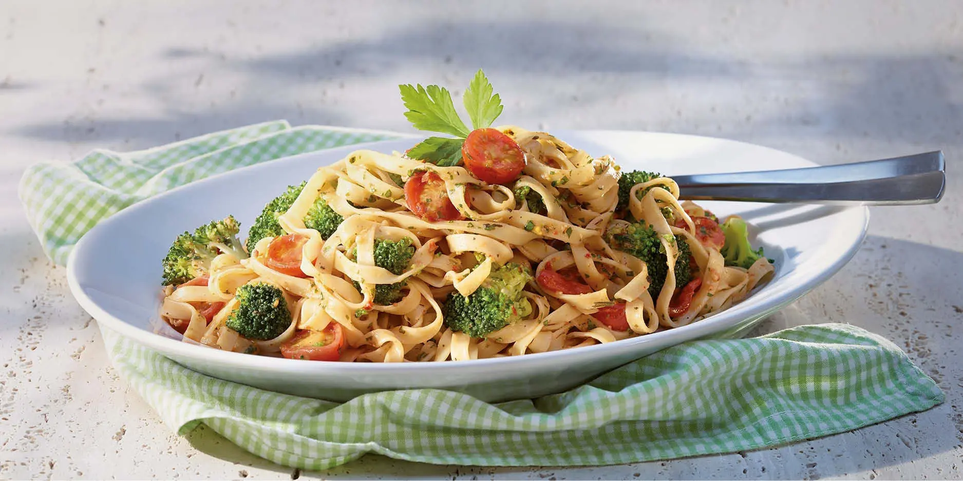 Pasta con verdure mediterranee