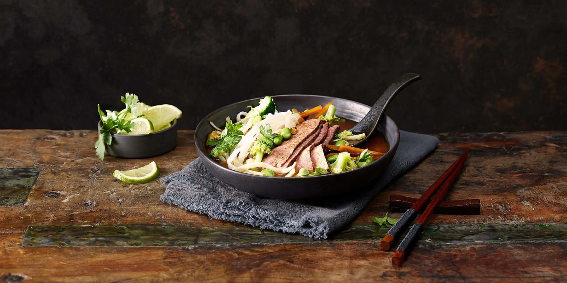 Red curry soupe de nouilles de riz au bœuf