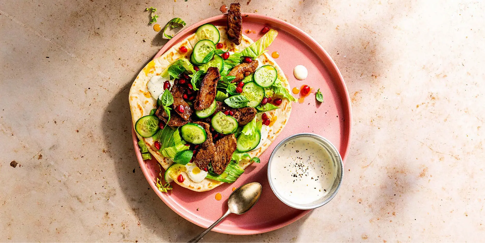 Flat Bread mit Rindfleischstreifen