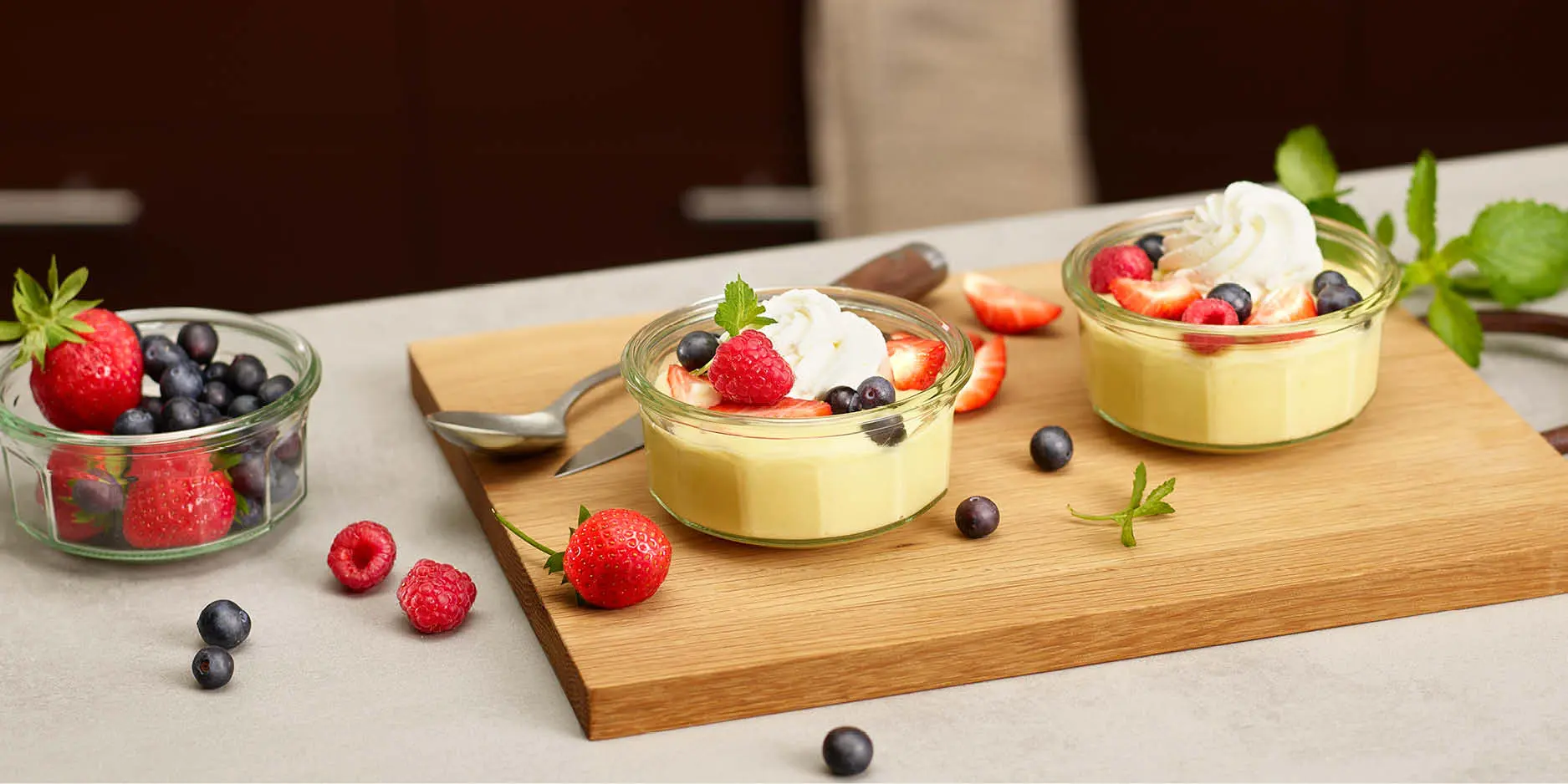 Schnelle Vanillecrème mit Beeren