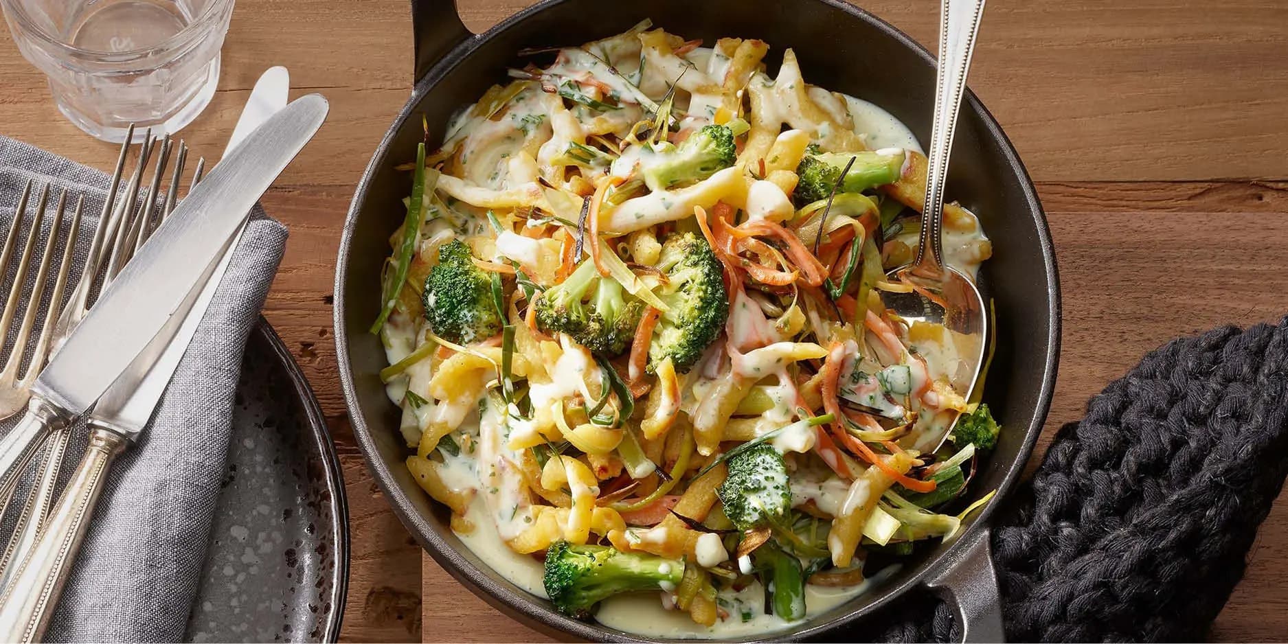 Spaetzli con salsa alle panna ed erbe aromatiche