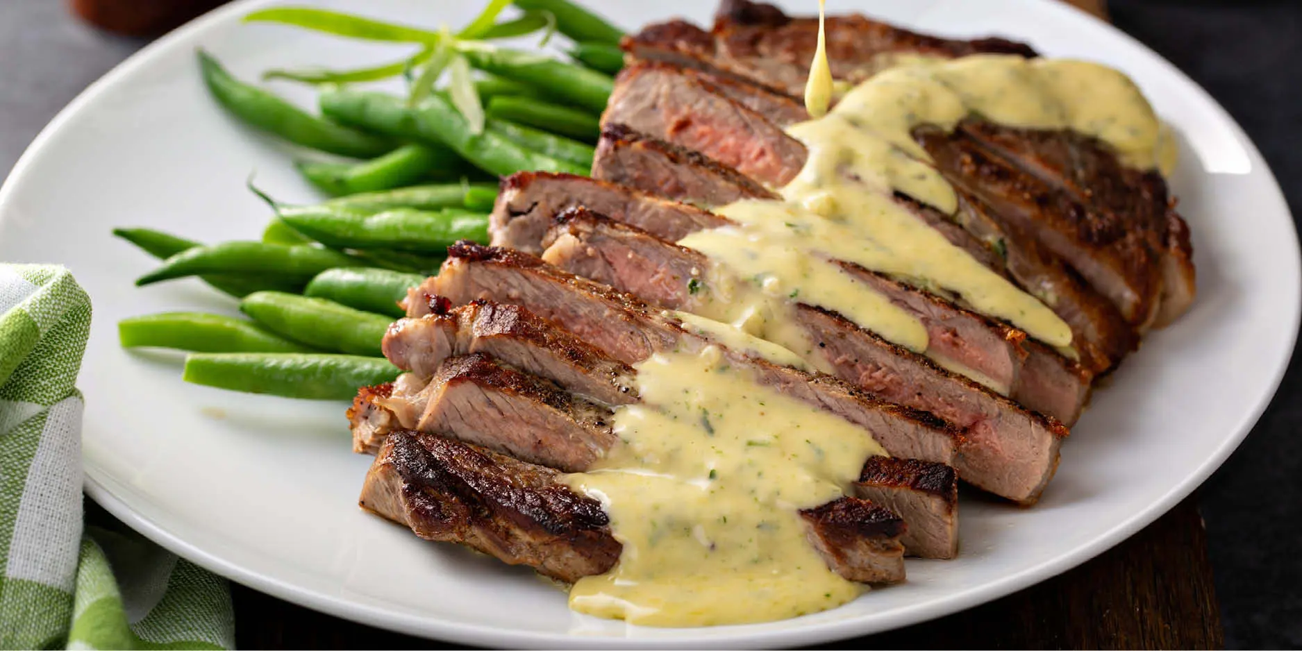 Steak à la sauce béarnaise et pommes de terre sautées