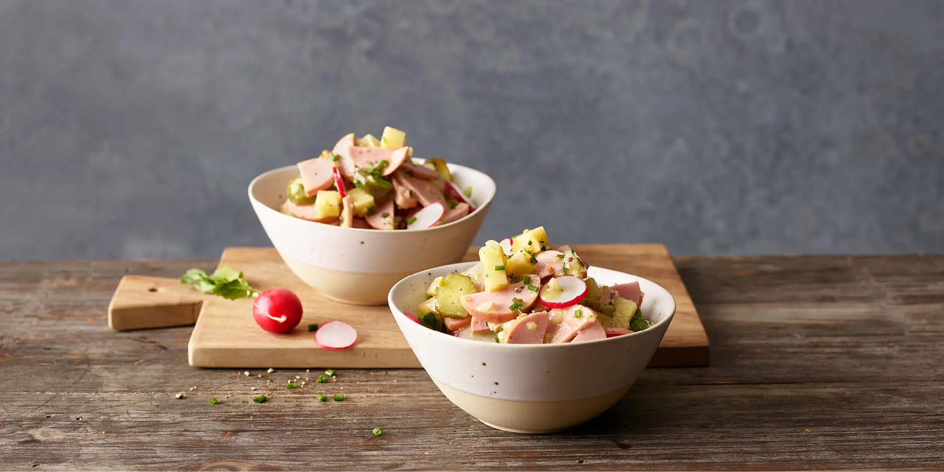 Insalata di salsiccia e formaggio